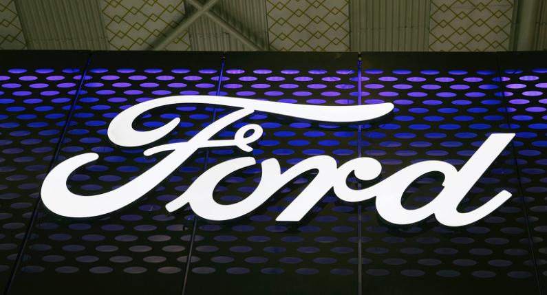 英朗1.56at和福睿斯1.56at选哪个,新款福睿斯车身是加长了吗