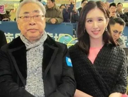 何傲儿黎姿对比照,翻版黎姿何傲儿