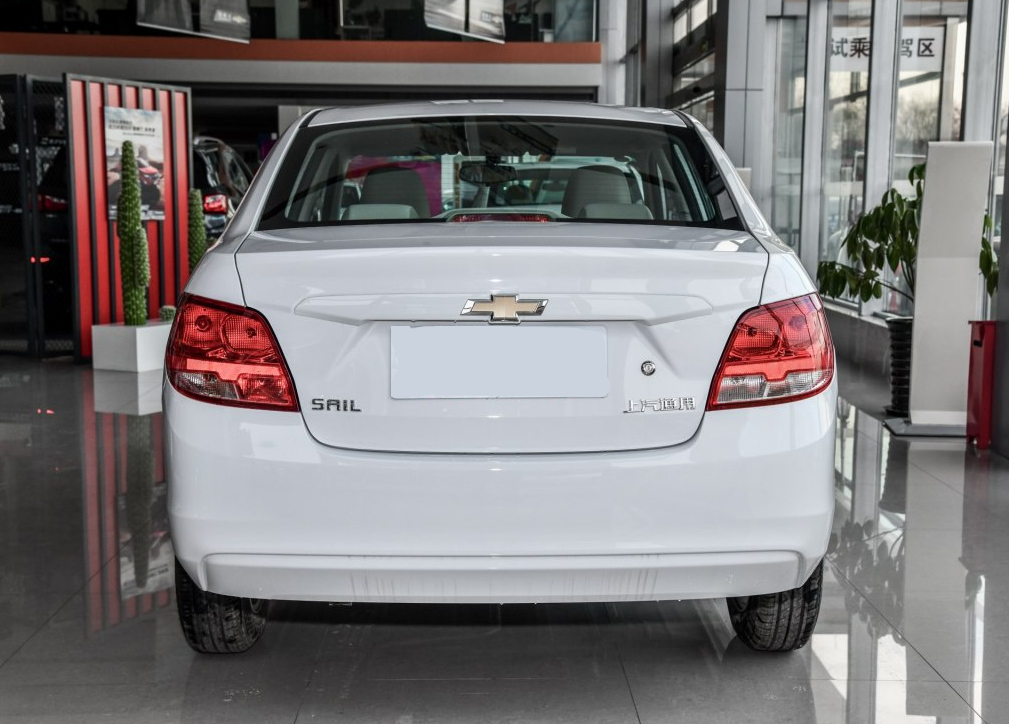 最省油的五座家庭代步车,最省油5万家用代步汽车