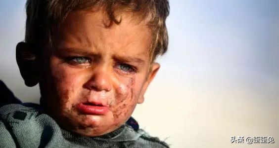 初中的孩子犯错了又不肯承认错误,孩子犯错不肯承认错误怎么教育