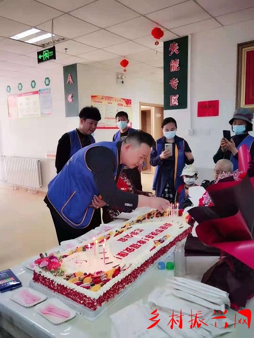 浓浓汇爱情感恩母亲节：青岛即墨汇爱公益走访慰问华益德敬老院