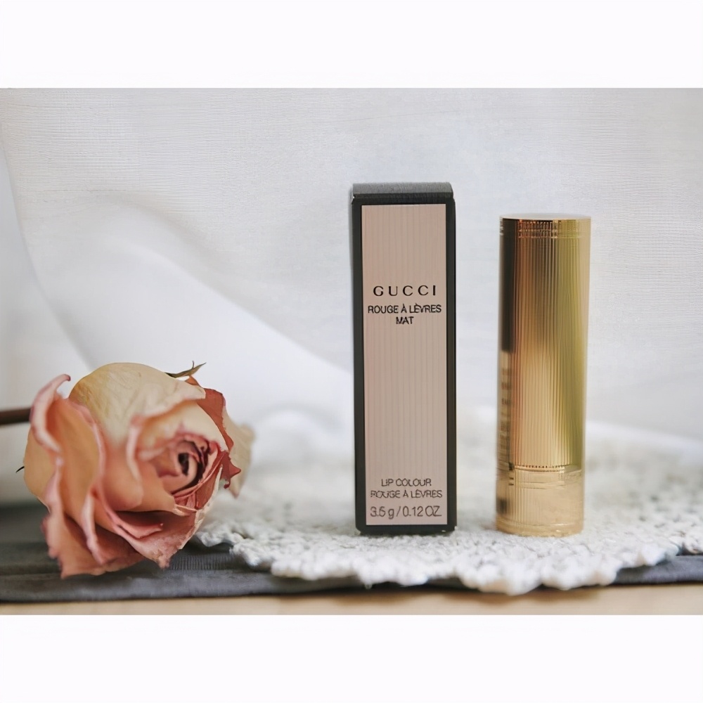 复古砖红口红色号,砖红色和复古红口红哪个更显白