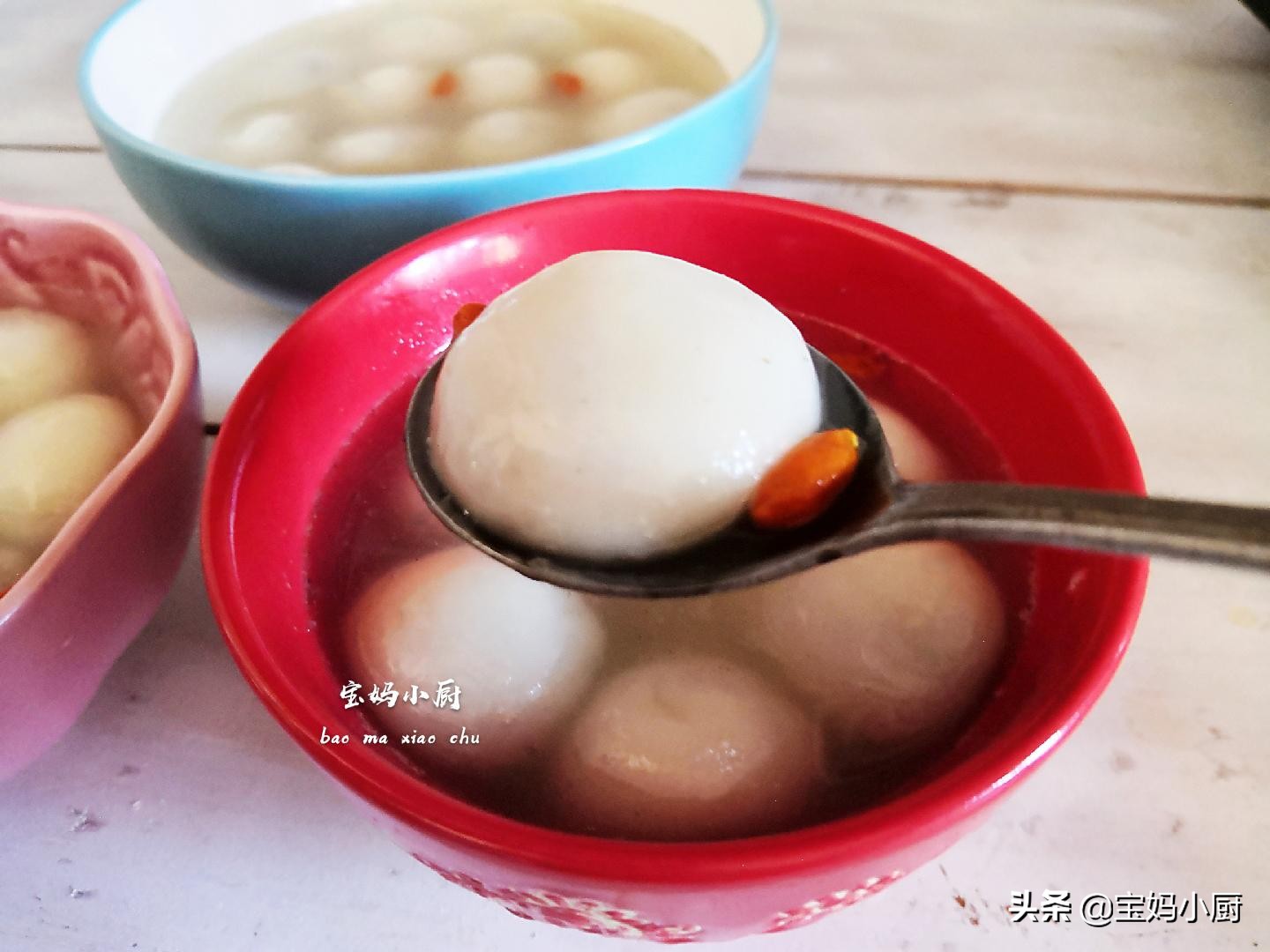 煮汤圆要冷水下锅还是滚水下锅,煮汤圆是冷水下还是开水下锅好