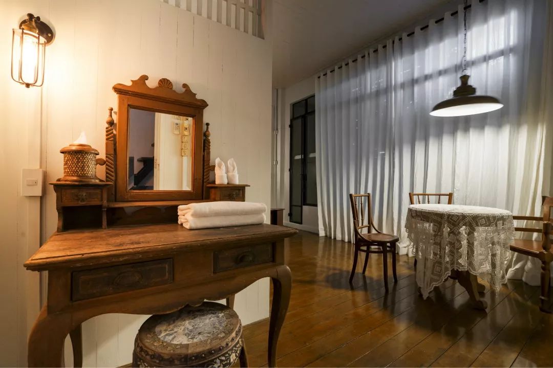 曼谷|瓷砖大佬做出的民宿，真是亮瞎眼