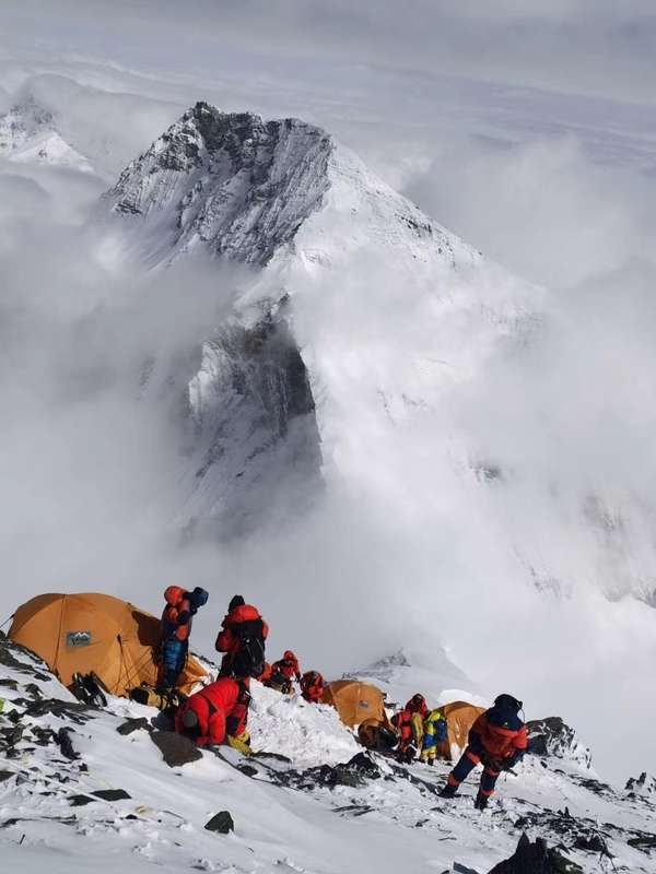 中国人来到西班牙,中国人加入巴萨