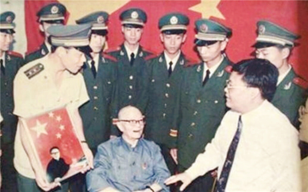 70年前，支持五星红旗的只有15人，第三号设计作品最高票185人