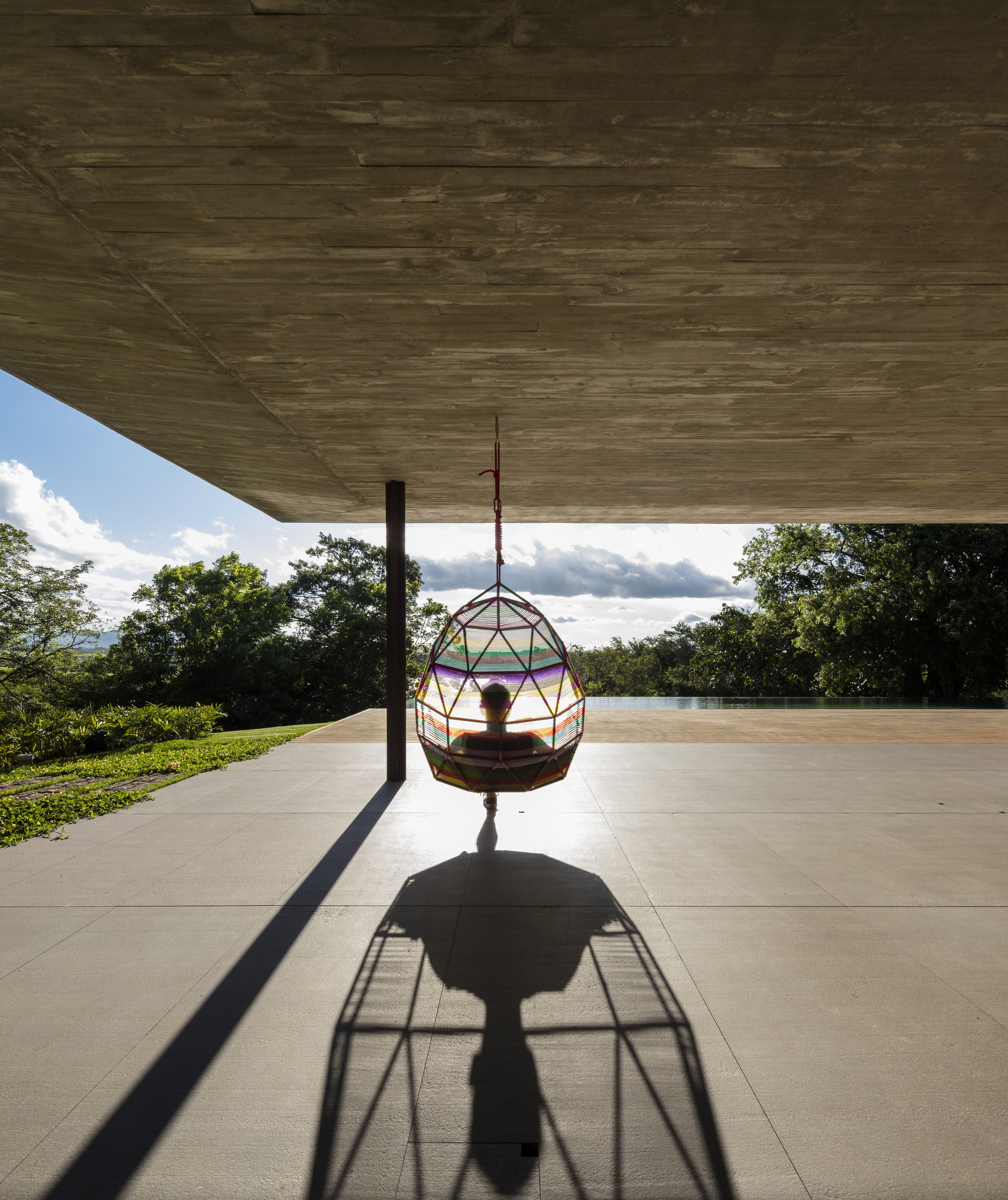 1000m²屋顶满种绿草，消隐在田园水光里的家