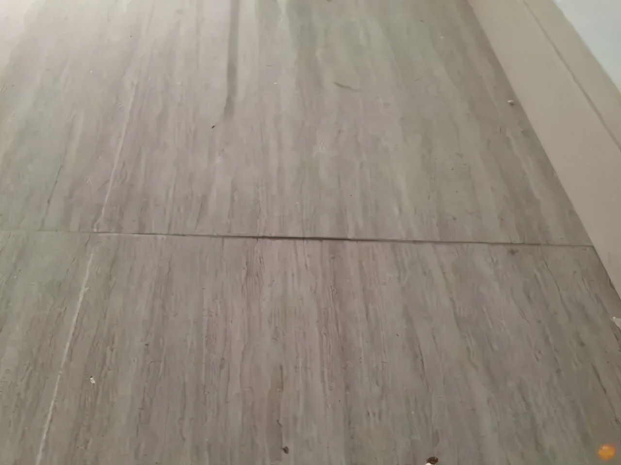 用瓷砖胶贴瓷砖要不要刷背胶,使用瓷砖胶的正确方法