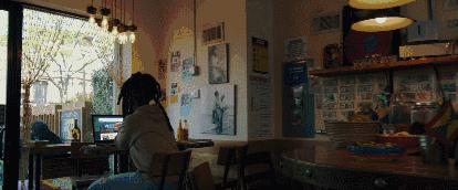 因长相丑被嘲讽后逆袭,因丑被弹幕刷屏挡脸的她