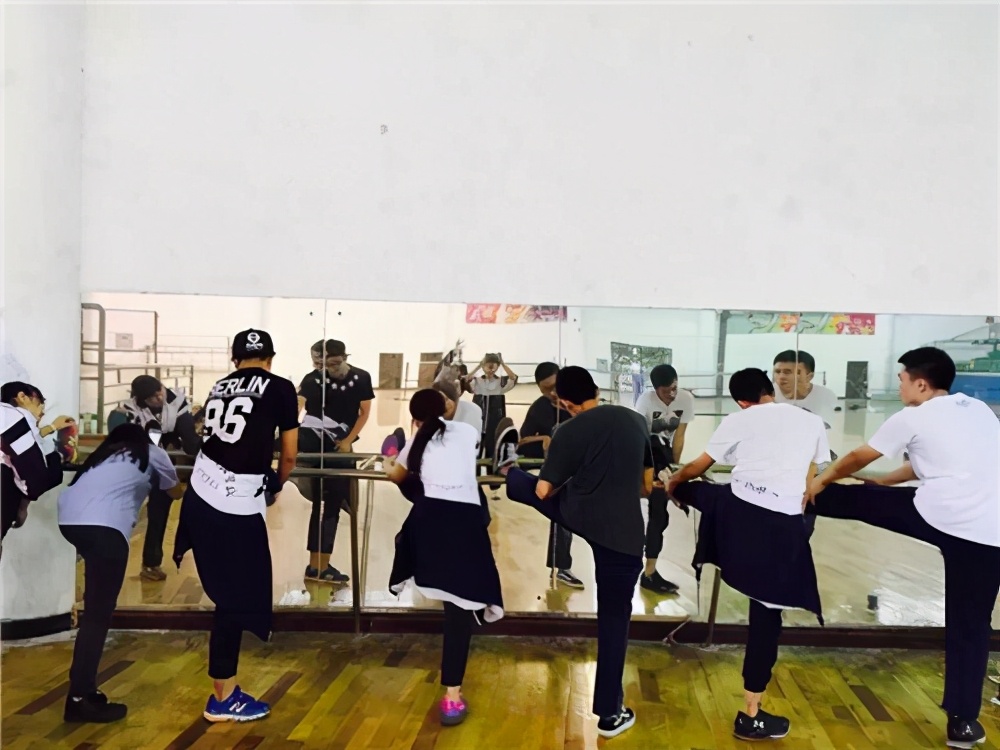 孩子课余时间玩什么,课余时间参加各种课外活动