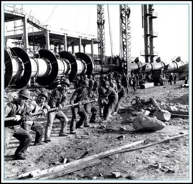 夜爬凤凰岭,雪落鸡冠山