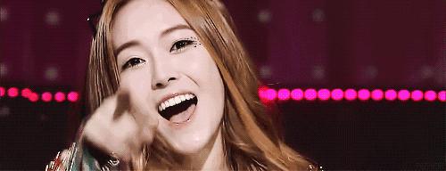 青少年女生戴美瞳会影响眼睛视力 (女生戴美瞳的后果导致眼睛失明)