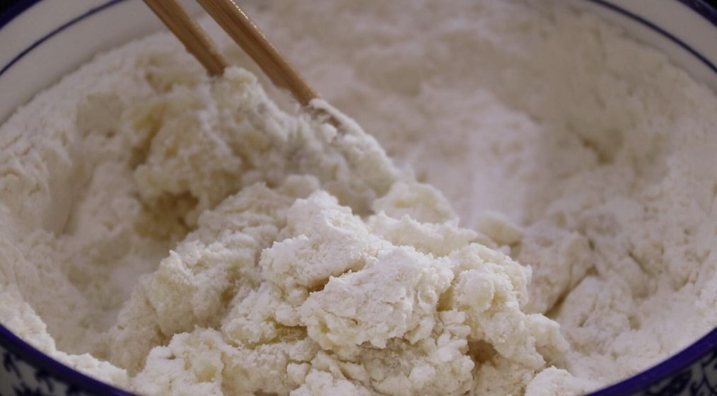 家庭版茄子馅饺子家常做法 (如何在家制作茄子馅饺子)