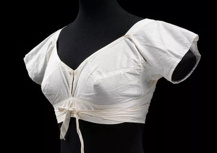 不穿内衣就是荡妇？放过女人的乳房吧