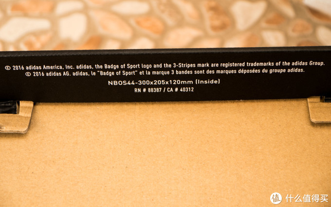 阿迪达斯耐磨实战篮球鞋灰蓝开箱,阿迪达斯新出的boost球鞋