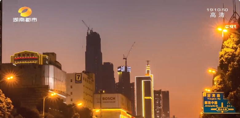 在长沙,一位的哥和一位代驾的夜晚