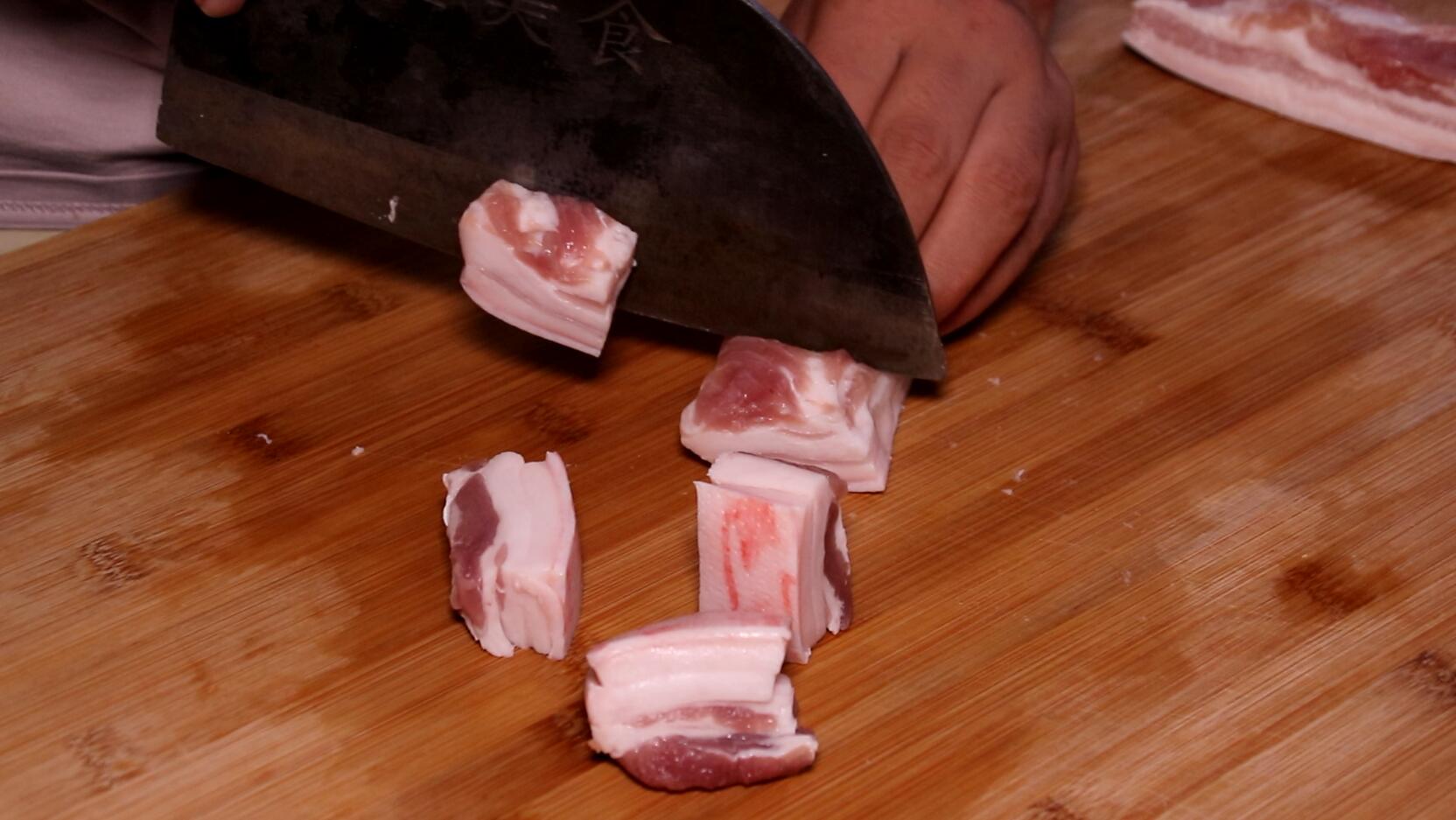 怎么用电饭煲做红烧肉好吃又不腻,3步就能搞定的电饭煲红烧肉