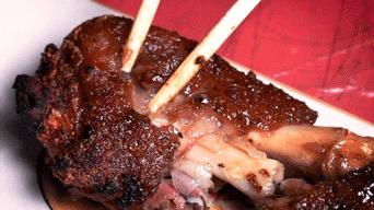 只有3张桌子的小破店，竟然把烧烤做得像米其林3星