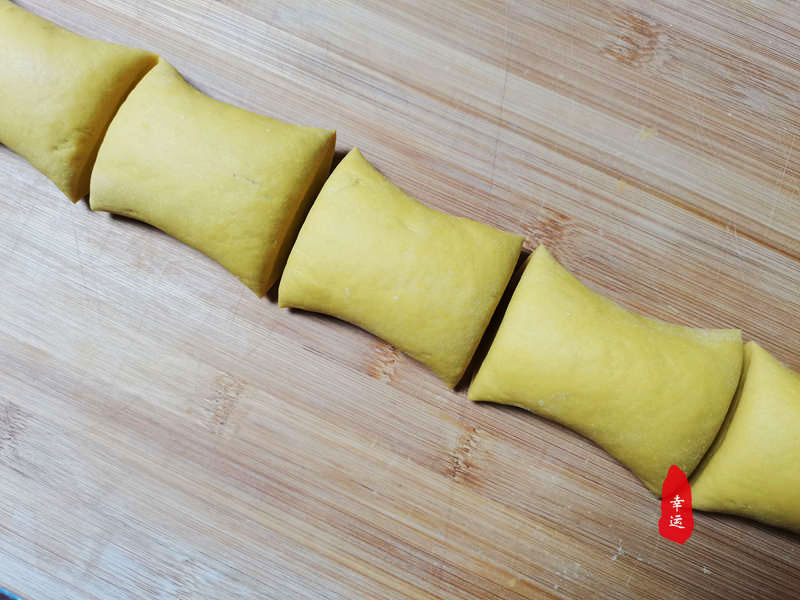 金灿灿的黄馒头,金灿灿黄金馒头好看又好吃