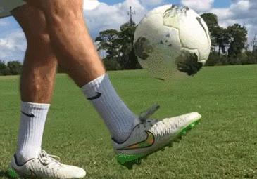 6-12岁足球训练教程颠球,小学生足球颠球的技巧和方法