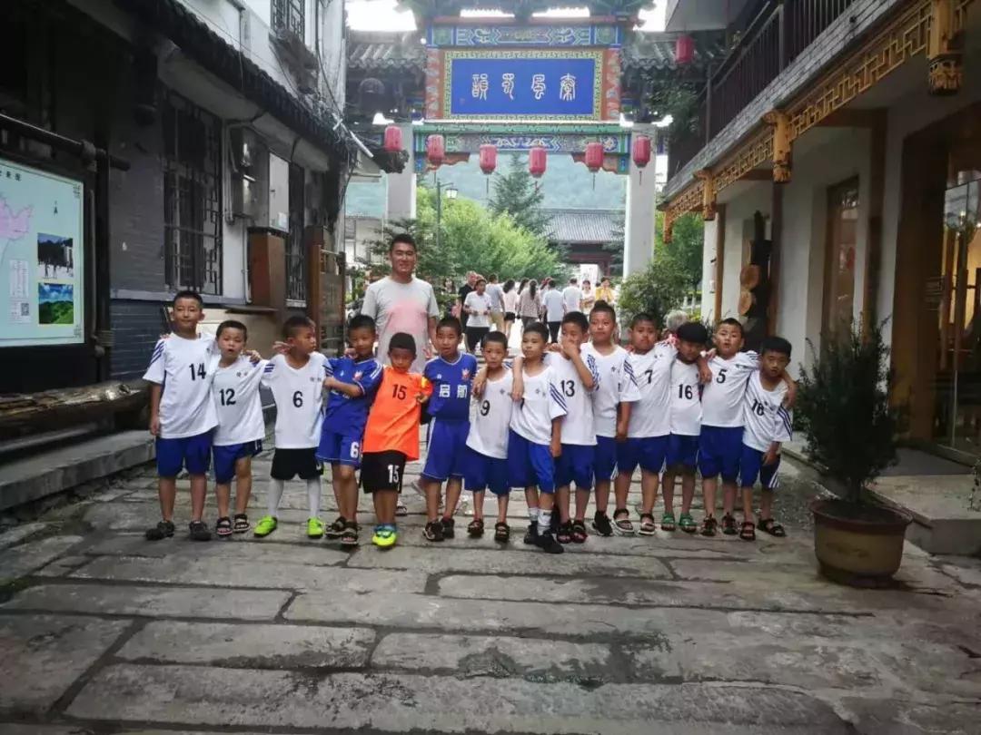 热烈祝贺足球俱乐部夺冠,榆林17届足球联赛冠军