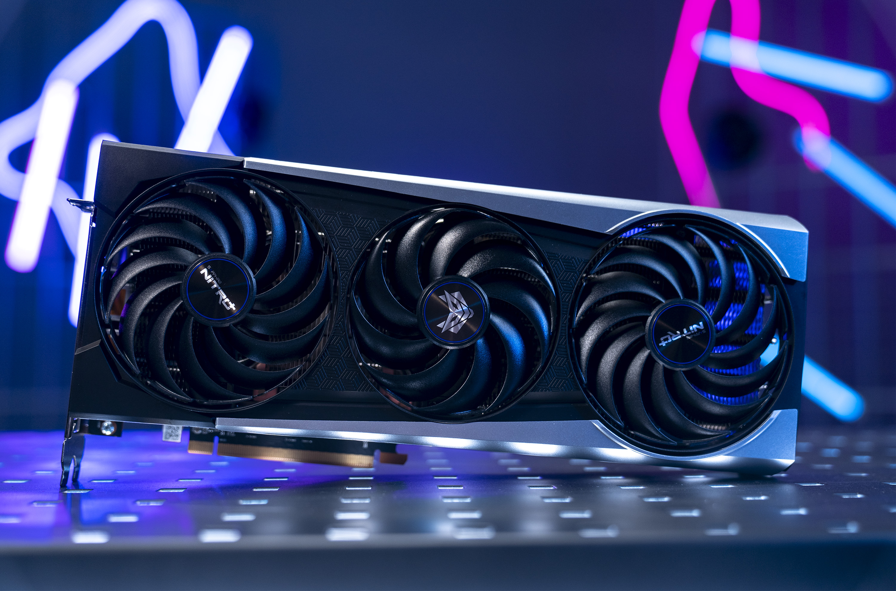 蓝宝石rx7900超白金,蓝宝石rx6800公版测试