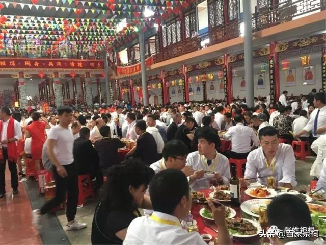 阜南张氏祠堂落成庆典仪式,张氏祠堂唱戏人山人海