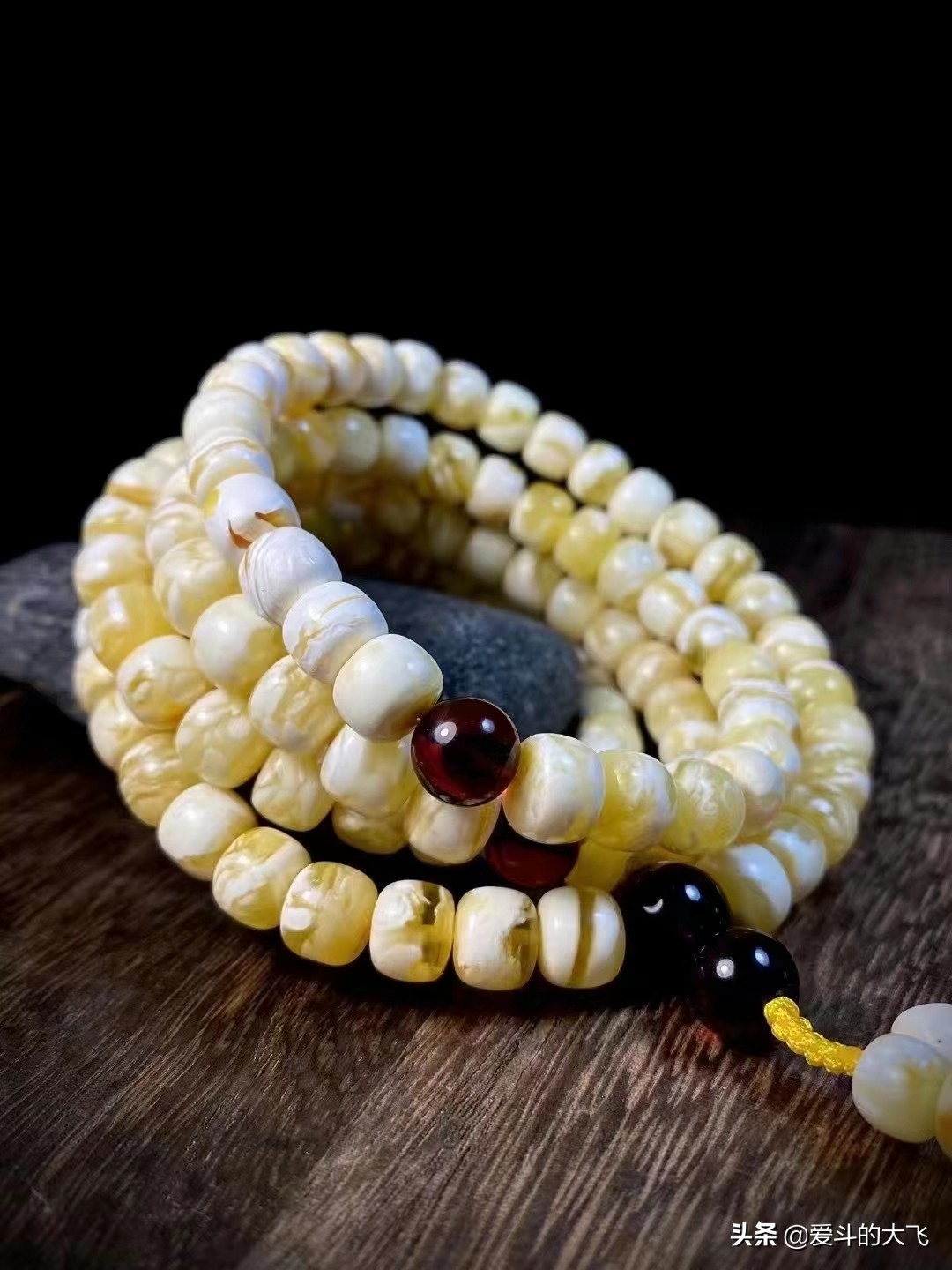 文玩鉴别蜜蜡,文玩人喜爱的老蜜蜡如何鉴定