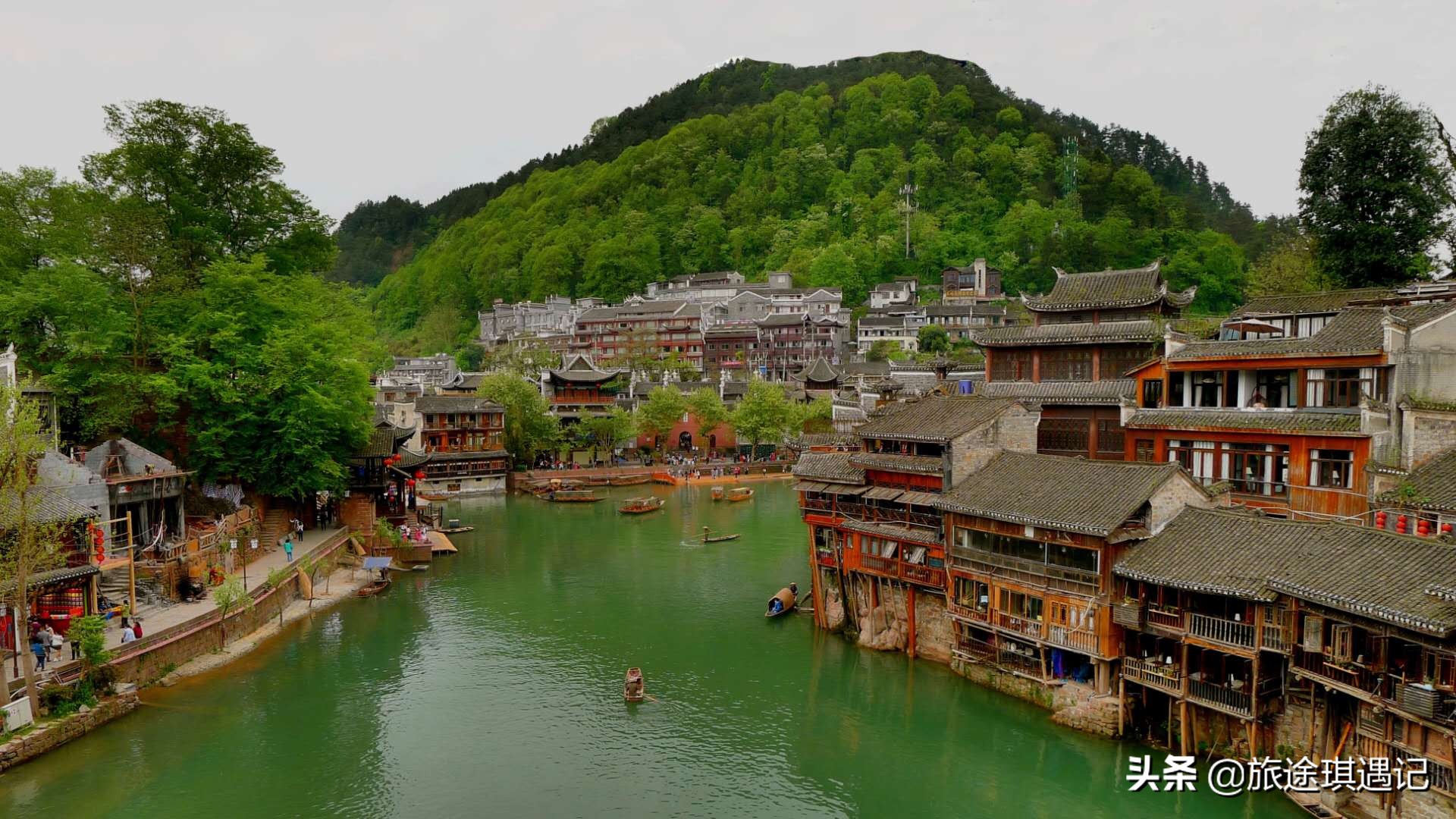 漫步在雨中的凤凰古城,凤凰镇古镇夜景