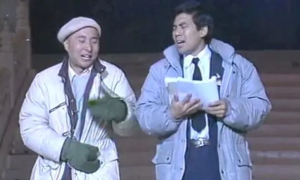 18年巴西球迷扔杂物砸大巴,前国脚曝16年前花20万能进国足