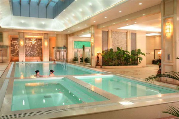 大连鲁能温泉和汤景泽温泉哪个好,大连温泉酒店房间带温泉池