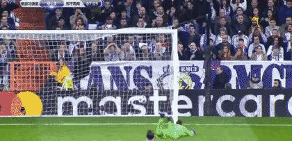 内脚背弧线球教程,怎么用内脚背发力