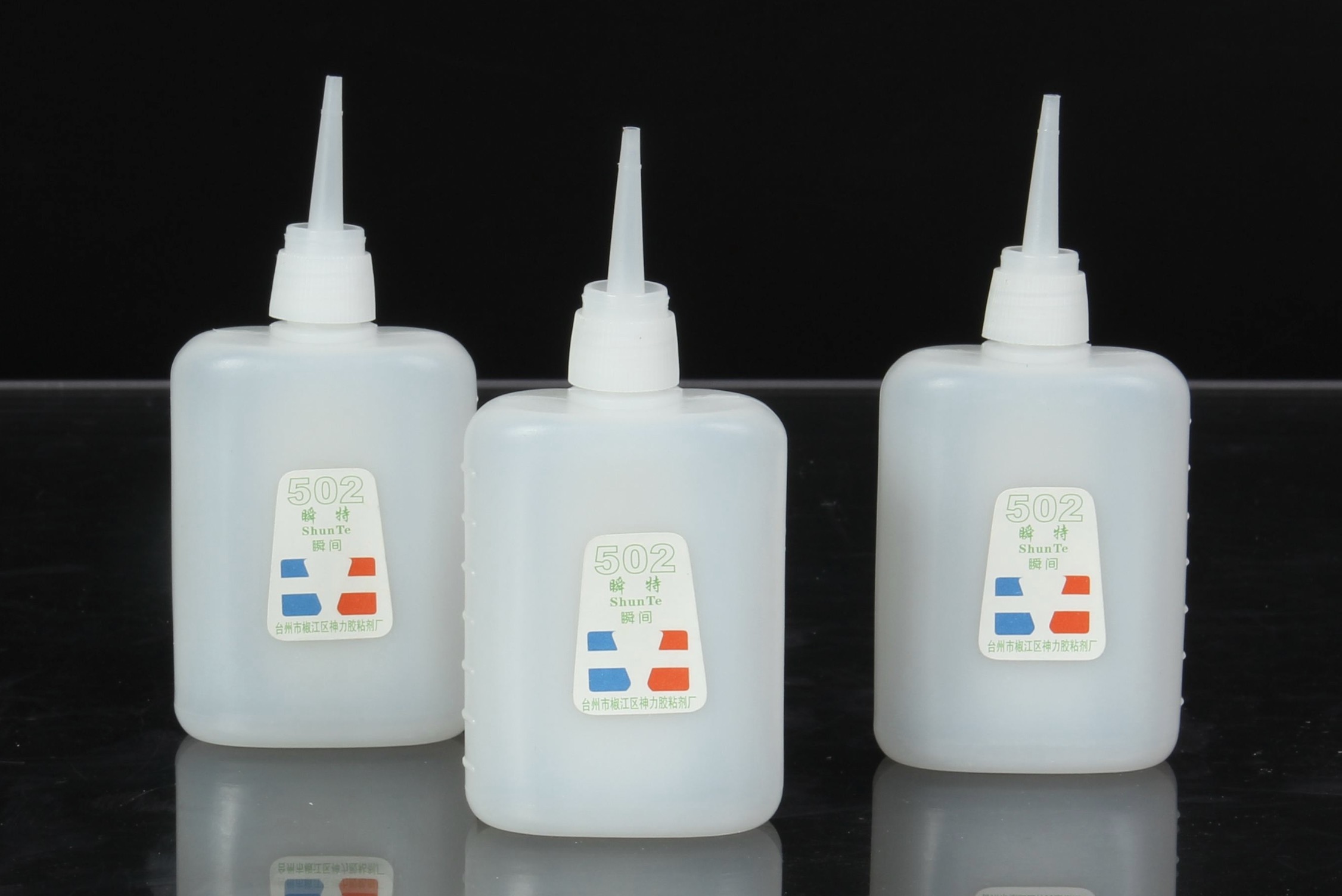 不小心把502胶水滴到眼睛怎么样,宝宝误拿502胶水滴眼睛怎么办