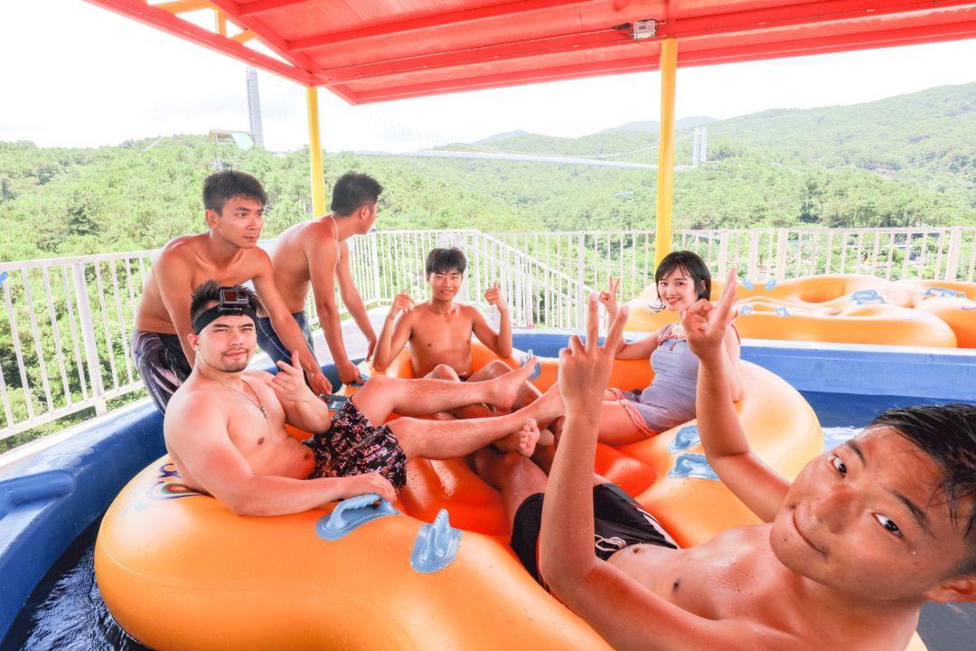 水上乐园超级大喇叭体验,挑战十大世界上最大的水上乐园