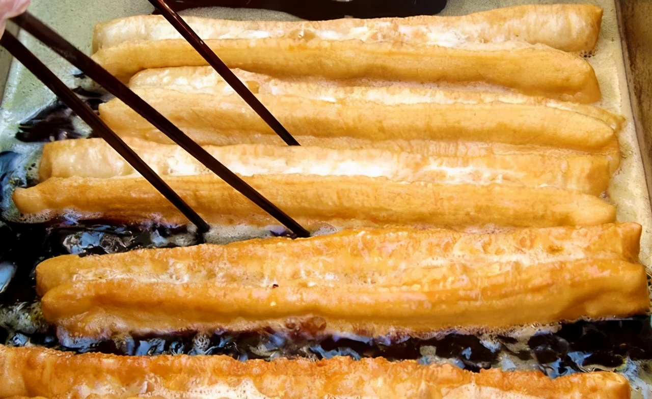 油条铝超标店主被追责,明矾超标100倍油条店老板被判刑