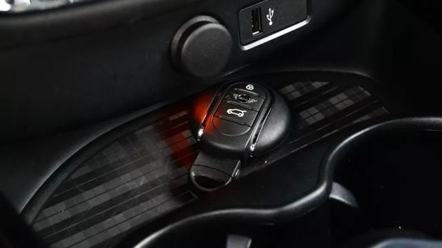 选哪款宝马mini合适,宝马迷你mini适合40岁女性吗