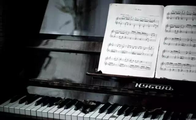 钢琴基本功七种手法怎么弹,钢琴教学入门双手和弦