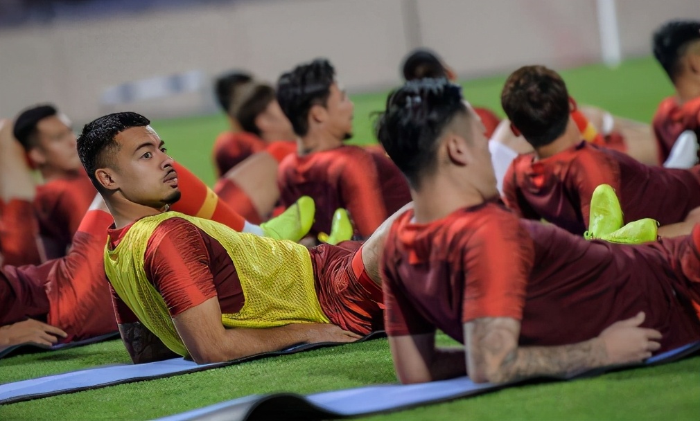 女足运动员脱衣庆祝,女足腹肌白斩鸡