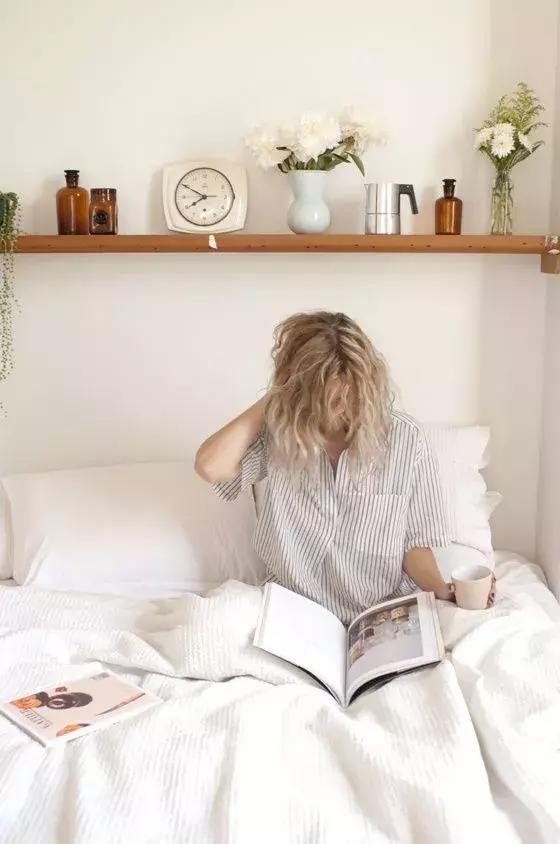 床头不要床头柜还能怎么设计,床头不要了可以改造吗