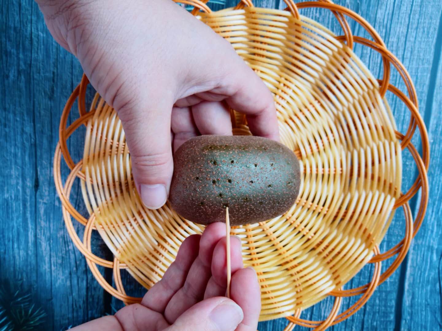 猕猴桃太硬怎么吃才好吃,猕猴桃太硬了怎么催熟呀