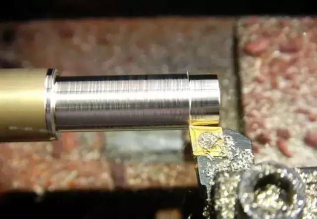 普通车床切断震刀解决方法,车床内孔震刀原因及解决办法