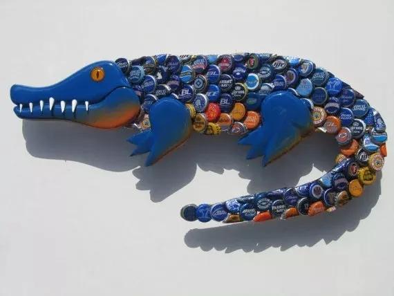 用啤酒的瓶盖怎么做成玩具,六个瓶盖可以做什么手工玩具