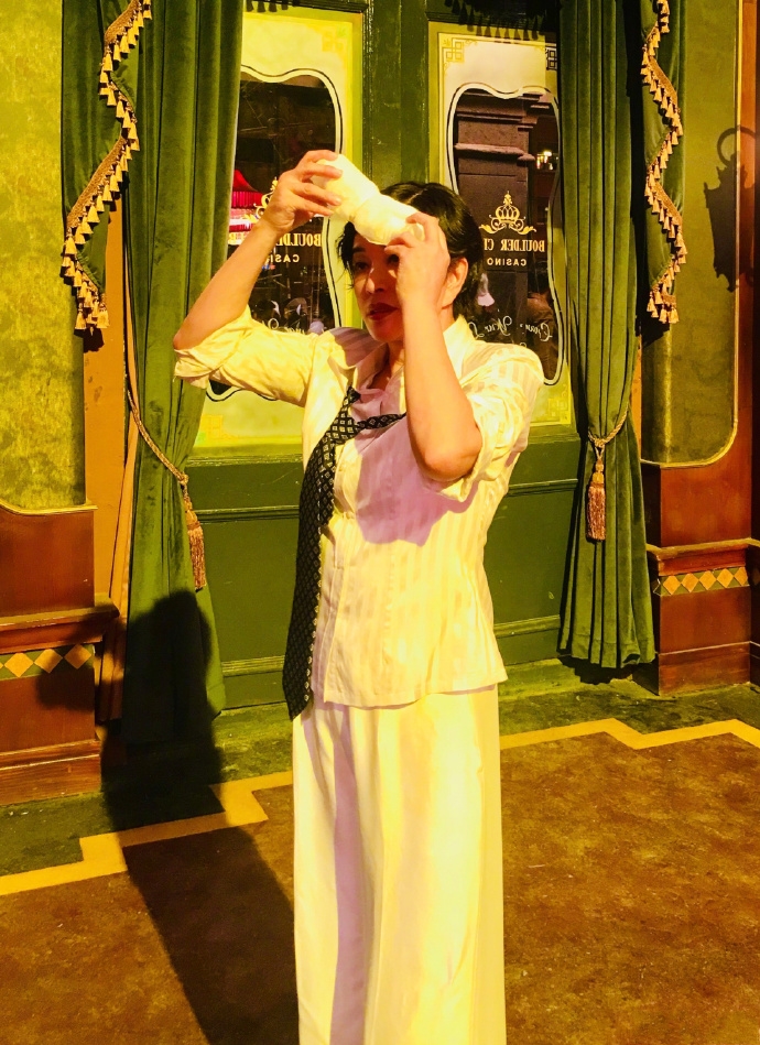 刘晓庆在八佰里的表现,刘晓庆摔倒完整视频