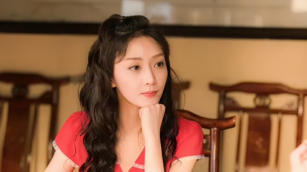 《创业年代》最“多情”的角色，两个动作之差，决定了其感情走向