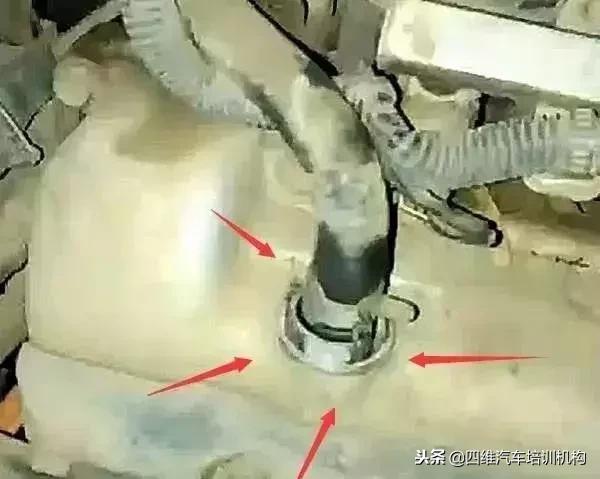 五菱荣光发动机2300转异响很大,五菱荣光故障码p0507