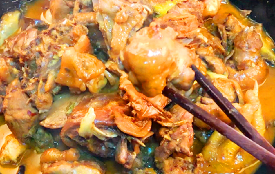 炖鸡时先焯水还是直接炖都不对,炖鸡汤时有人焯水