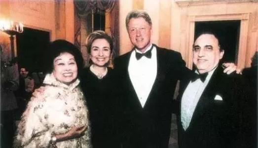 一位北京姑娘嫁大32岁美国人，辅佐8位美国总统：中国就是我的根