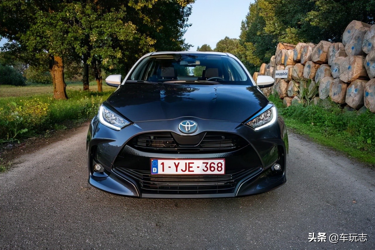 混合动力车丰田雅力士视频,丰田全新雅力士yariscross