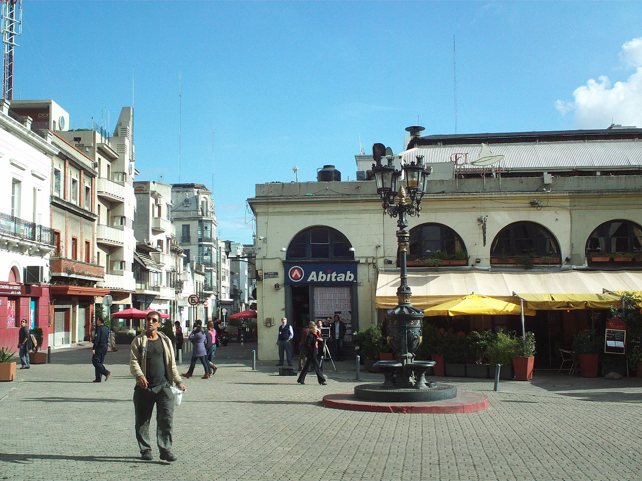 乌拉圭蒙得维地亚拉普拉塔河,乌拉圭首都蒙得维的亚现代别墅