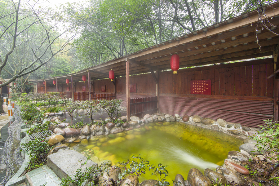 灵秀温泉和御泉湾温泉哪个好,峨眉山温泉酒店灵秀温泉299